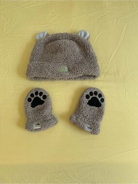 The North Face Kids Taupe Sherpa Bear Hat with Paw Mittens
